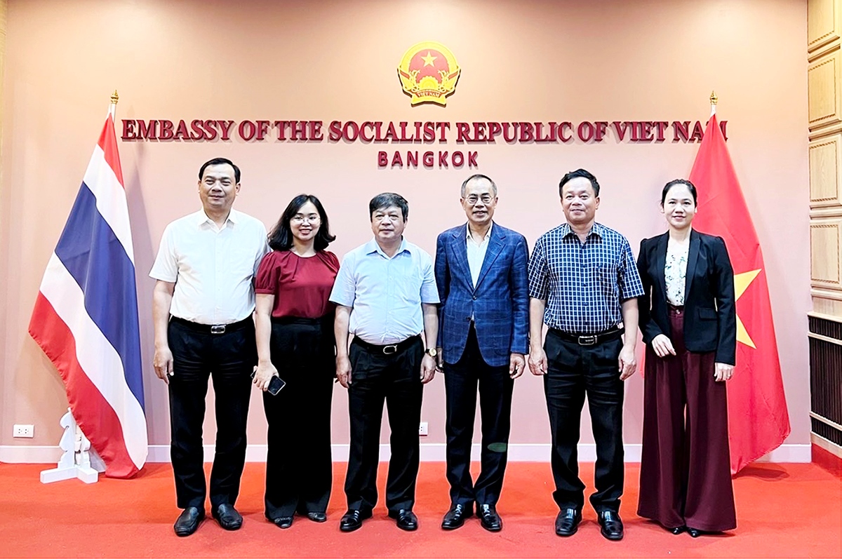 Thứ trưởng Đoàn Văn Việt dẫn đầu đoàn công tác Bộ VHTTDL đến thăm và làm việc với Đại sứ quán Việt Nam tại Thái Lan